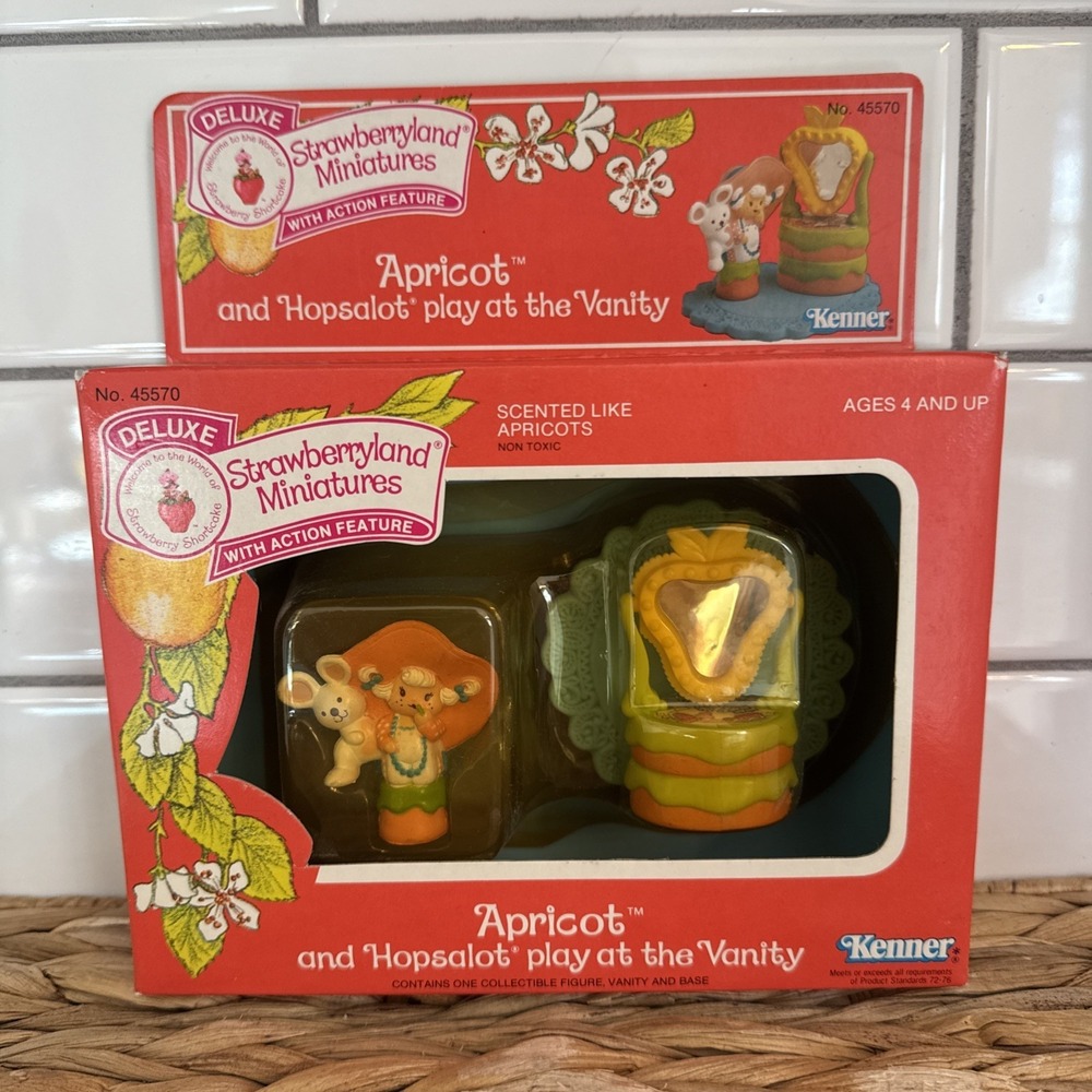 Rare Strawberryland‎ Mini Deluxe: Apricot + Pet Hopsalot Play At The Vanity -NIB